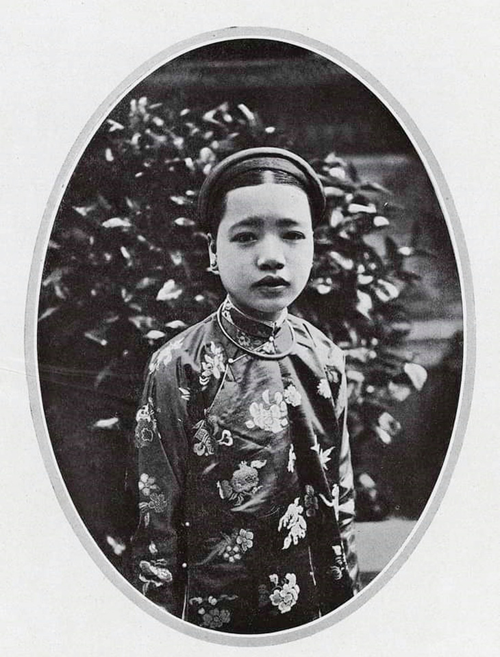 Sách ảnh Annam 1919 - Đông Dương thuộc Pháp xuất bản tại Paris chú thích ảnh bà Ân Phi Hồ Thị Chỉ là “hoàng hậu nước Annam” - Ảnh tư liệu