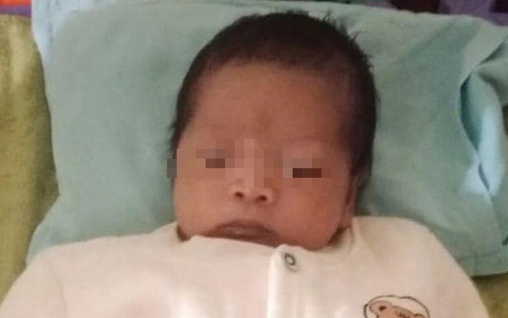 Bé trai sơ sinh bị bỏ rơi trước cổng chùa ở Phú Yên