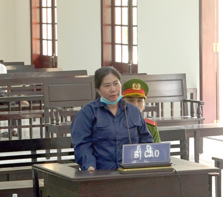 Cựu nữ phó chánh án Tòa án nhân dân thị xã Bình Minh bị phạt 4 năm tù về tội nhận hối lộ - Ảnh: CHÍ HẠNH