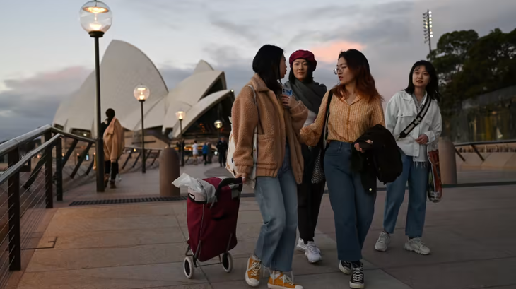 Sinh viên châu Á tại Úc - Ảnh: NIKKEI ASIA