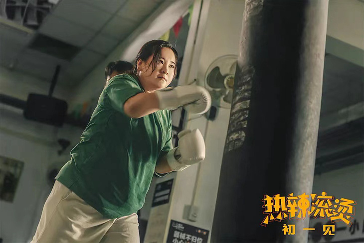 Giả Linh đã trải qua 1 năm  thực hiện chế độ tập luyện, giảm cân từ 100kg xuống còn 50kg để thể hiện nhân vật trong phim của mình