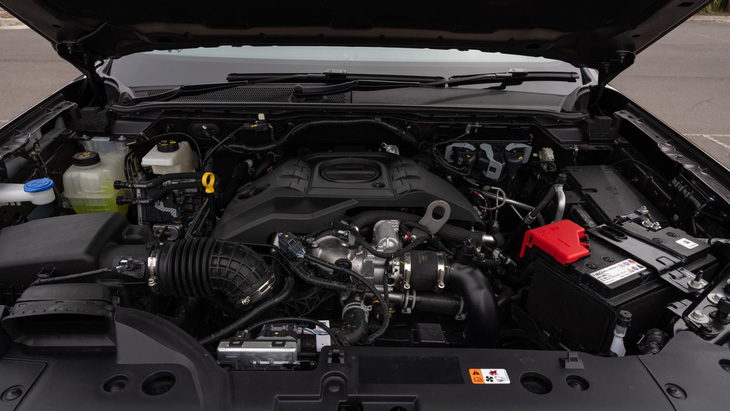 Động cơ V6 mạnh mẽ nhưng cũng khiến giá tăng cao - Ảnh: Ford