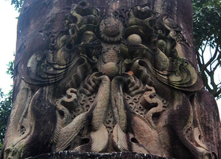 Cột đá chạm rồng độc đáo ở chùa Dạm (Bắc Ninh) mang dáng dấp rồng thời Lý - Ảnh tư liệu