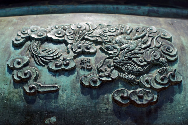 Rồng trên Cao đỉnh trong bộ Cửu Đỉnh đặt tại Thế Tổ Miếu, làm thời nhà Nguyễn - Ảnh tư liệu