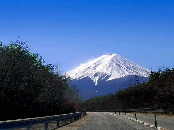 Nhật Bản thu phí leo núi Phú Sĩ để đảm bảo an toàn cho du khách- Ảnh 1.