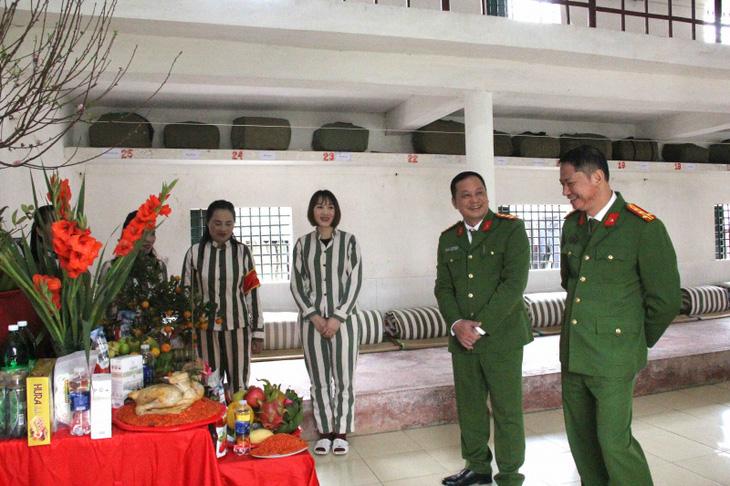 Đại tá Vũ Trọng Chiến kiểm tra tại trại giam Thanh Phong - Ảnh: Cục Quản lý trại giam cung cấp