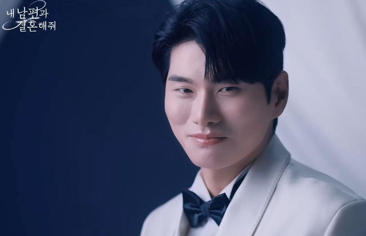 Lee Yi Kyung hạnh phúc khi 