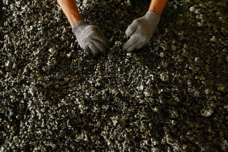 Giá nickel toàn cầu giảm mạnh khi nguồn cung từ các mỏ nickel do Trung Quốc sở hữu ở Indonesia tăng mạnh - Ảnh: NIKKEI ASIA