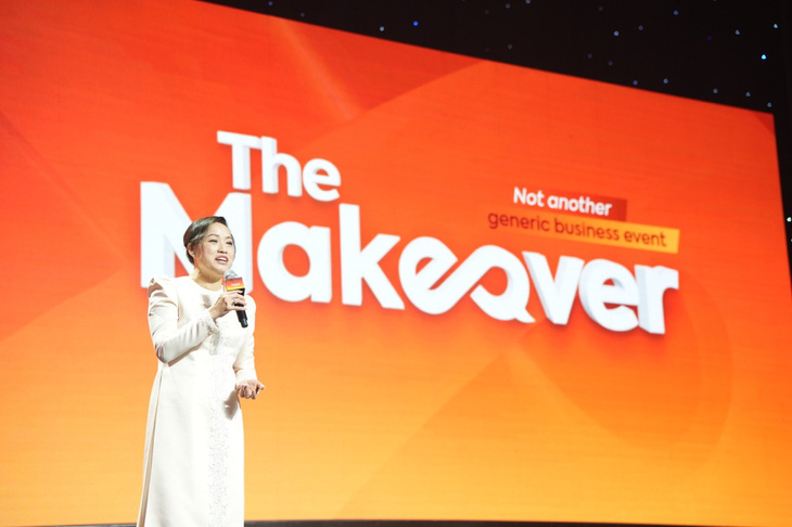 Bà Tiêu Yến Trinh phát biểu tại hội thảo đổi mới The Makeover - một trong những sự kiện nổi bật của Talentnet dành cho các nhà lãnh đạo và chuyên gia nhân sự Việt Nam trong năm 2023
