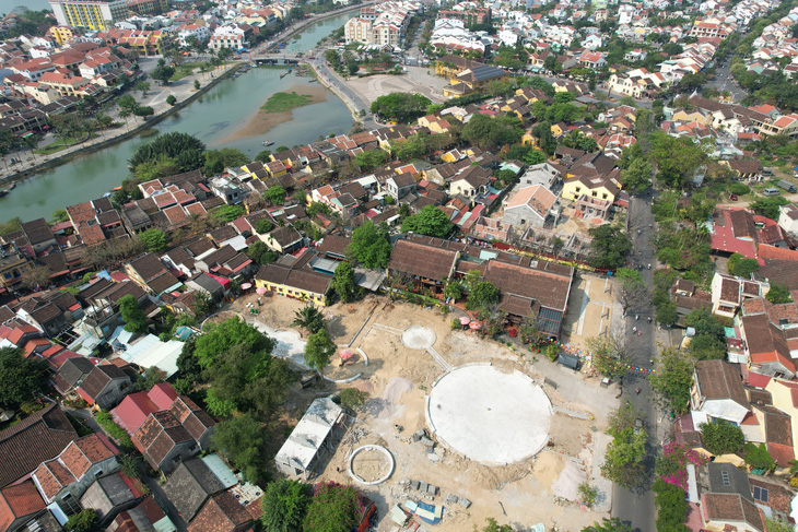 Khu đất ở 127 Phan Chu Trinh sau khi thu hồi được cho làm ngay một công viên rộng rãi sát nách phố cổ - Ảnh: THÁI BÁ DŨNG