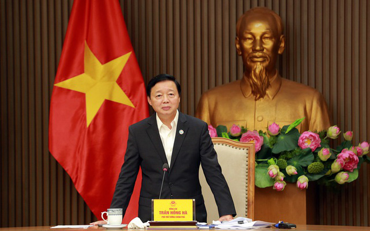 Phó thủ tướng Trần Hồng Hà chủ trì cuộc họp dự thảo nghị định hướng dẫn thi hành một số điều của Luật Đấu thầu năm 2023 - Ảnh: VGP