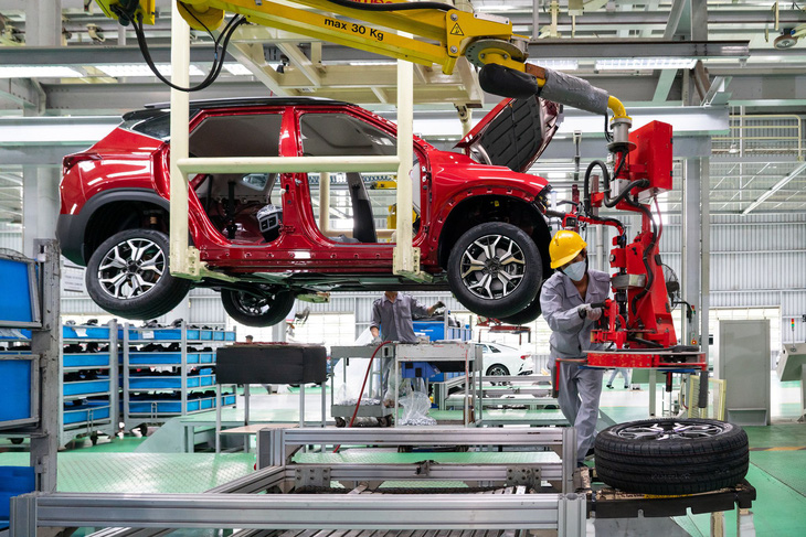 Dây chuyền sản xuất xe Mazda của Thaco - Ảnh: HỮU HẠNH