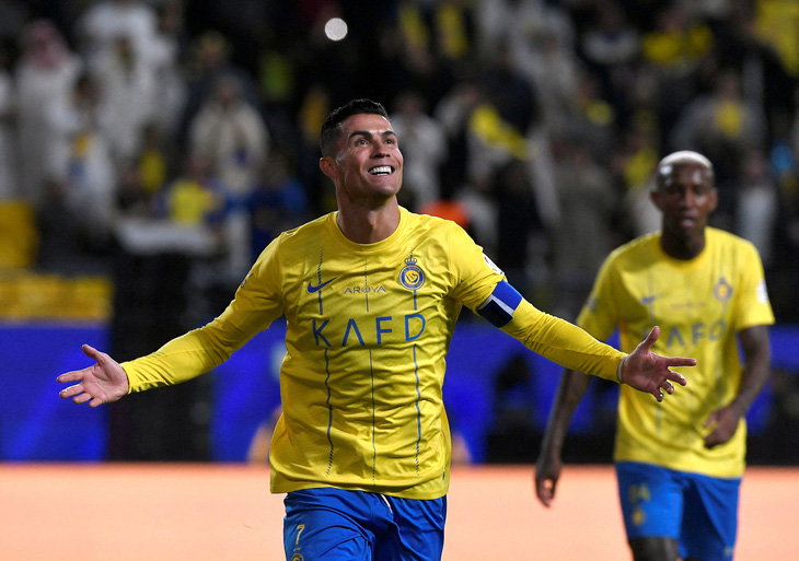 Ronaldo giúp Al Nassr vào tứ kết AFC Champions League - Ảnh: REUTERS