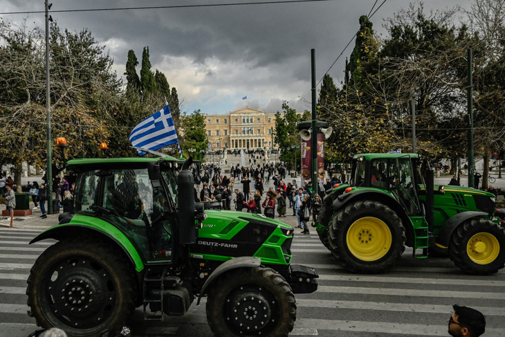 Các nông dân Hy Lạp biểu tình ở thủ đô Athens ngày 20-2 - Ảnh: AFP