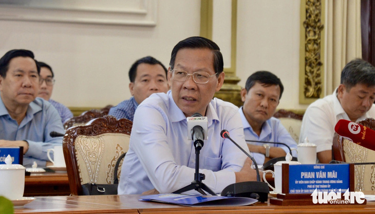 Chủ tịch UBND TP.HCM Phan Văn Mãi mong muốn các địa phương nỗ lực khởi công vành đai 4 TP.HCM trong năm 2025 - Ảnh: THU DUNG