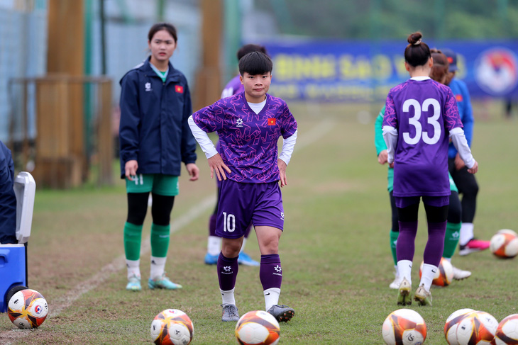 Chân sút chủ lực Ngọc Minh Chuyên của U20 nữ Việt Nam sẵn sàng phá lưới các đội bóng mạnh tại bảng &quot;tử thần&quot; - Ảnh: HOÀNG TÙNG