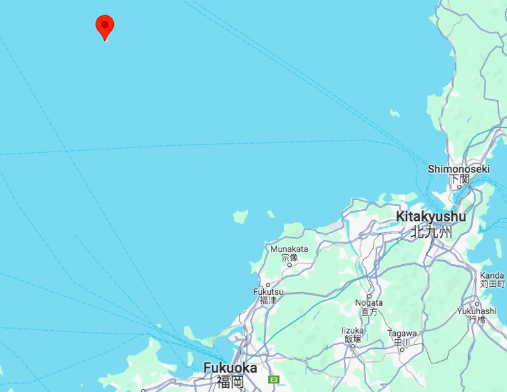 Vị trí biệt lập của đảo Okinoshima (chấm đỏ) ngoài khơi Nhật Bản