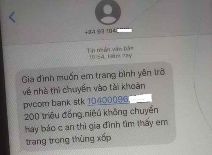 Tin nhắn đe dọa được gửi đến điện thoại mẹ của Trang - Ảnh: Công an cung cấp
