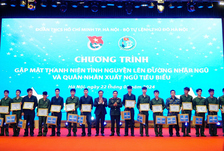 Gặp mặt thanh niên thủ đô tiêu biểu lên đường nhập ngũ năm 2024 - Ảnh: NGUYỄN HIỀN