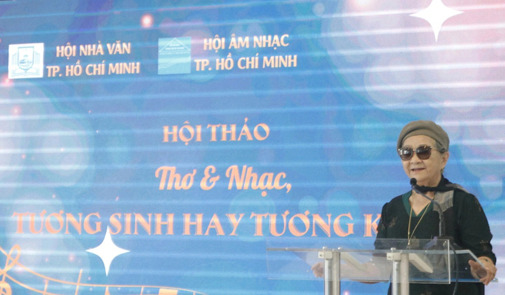 Nhạc sĩ Trương Tuyết Mai chia sẻ trong buổi hội thảo - Ảnh: HỒ LAM