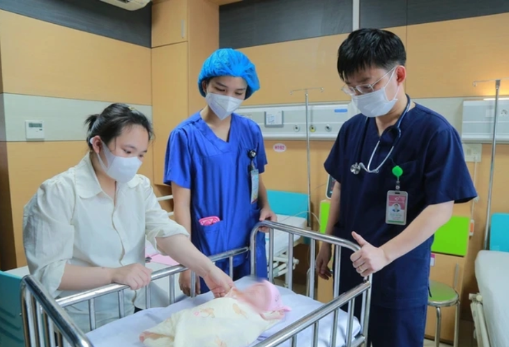 Bé gái phục hồi kỳ diệu sau 93 ngày chăm sóc tại Bệnh viện Sản nhi Phú Thọ - Ảnh: BVCC