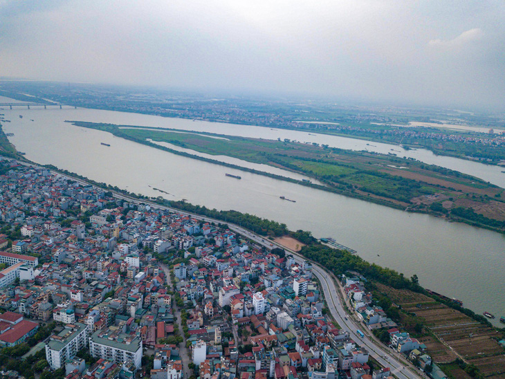 Sông Hồng là trục phát triển chính của thủ đô - Ảnh: NAM TRẦN
