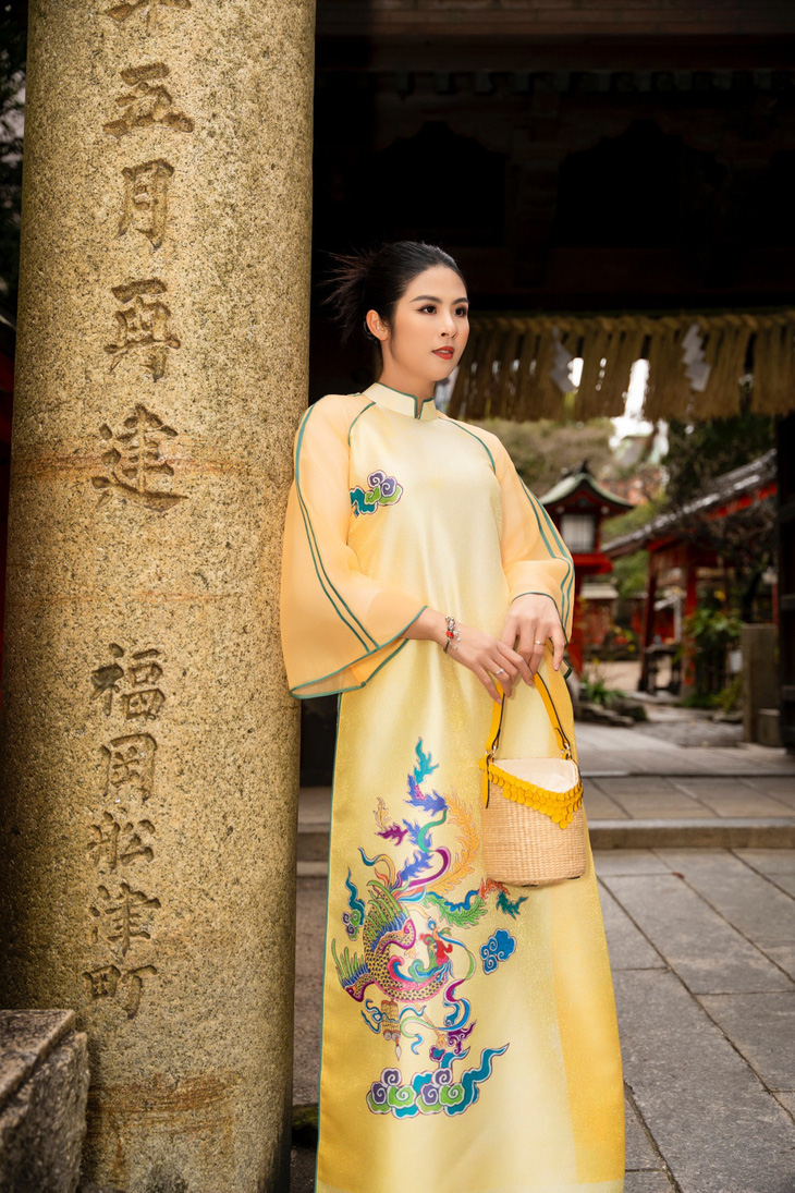 Chịu cái lạnh 2 độ C, Ngọc Hân vẫn rạng rỡ chụp ảnh áo dài  ở Nhật Bản- Ảnh 3.
