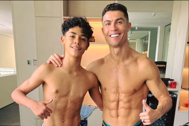 Cristiano Ronaldo khoe ảnh cùng con trai sau buổi tập - Ảnh: INSTAGRAM
