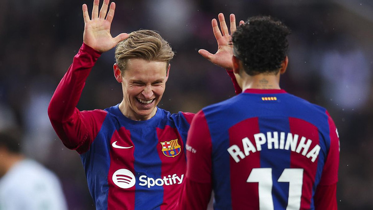 Cầu thủ Barcelona ăn mừng chiến thắng trước Getafe - Ảnh: REUTERS
