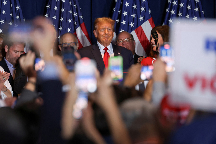 Cựu tổng thống Donald Trump trong sự kiện tuyên bố chiến thắng tại South Carolina ngày 24-2 (giờ Mỹ) - Ảnh: REUTERS