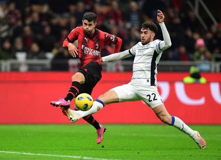 AC Milan (áo đỏ) nối dài chuỗi phong độ gây thất vọng - Ảnh: REUTERS
