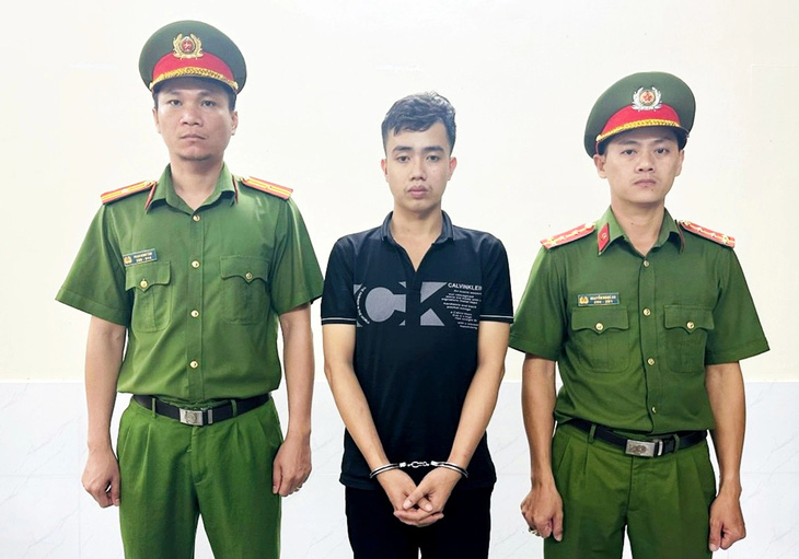 Nguyễn Đăng Khoa lúc bị công an bắt - Ảnh: Công an cung cấp