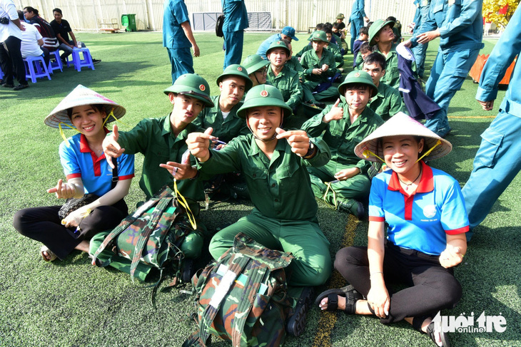Các trại viên tiểu trại Hoàng Văn Thái của phường Tân Định tại ngày hội tòng quân quận 1 - Ảnh: T.T.D.