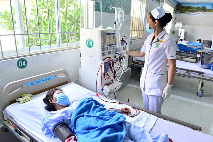 Đơn vị chạy thận nhân tạo được Bệnh viện Lê Văn Thịnh thiết lập cuối năm 2023 tại Cần Giờ là mơ ước nhiều năm của bà con nơi đây. Hiện đang có 18 bệnh nhân chạy thận tại đây, thay vì phải lên các bệnh viện trung tâm TP - Ảnh: DUYÊN PHAN
