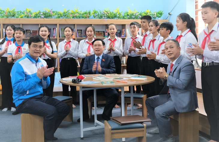 Khánh thành và bàn giao công trình “Không gian đọc sách, tương tác và sinh hoạt Đội” tại Trường THCS Nam Thanh (Nghệ An) - Ảnh: HÀ THANH