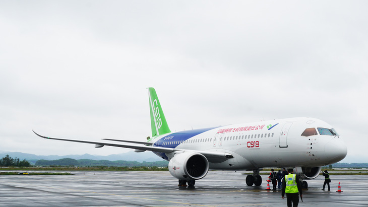 Tập đoàn sản xuất máy bay thương mại của Trung Quốc kỳ vọng C919 có thể cạnh tranh với Boeing 737 và Airbus 320 - Ảnh: T. DƯƠNG