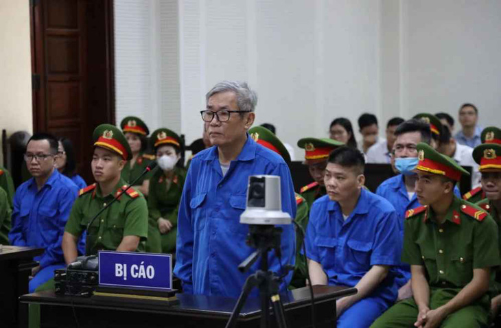 Bị cáo Nguyễn Anh Dũng, anh trai cựu chủ tịch AIC Nguyễn Thị Thanh Nhàn, tại tòa - Ảnh: MINH HƯỞNG