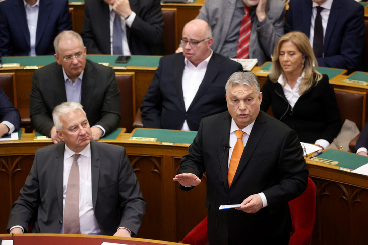 Thủ tướng Hungary Viktor Orban phát biểu trước cuộc bỏ phiếu phê chuẩn Thụy Điển vào NATO ngày 26-2 - Ảnh: REUTERS
