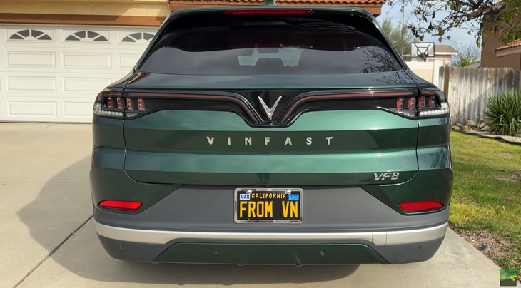 VinFast VF 8 khoác biển độc, chủ xe cho biết muốn ai cũng biết mình đến từ đâu- Ảnh 5.