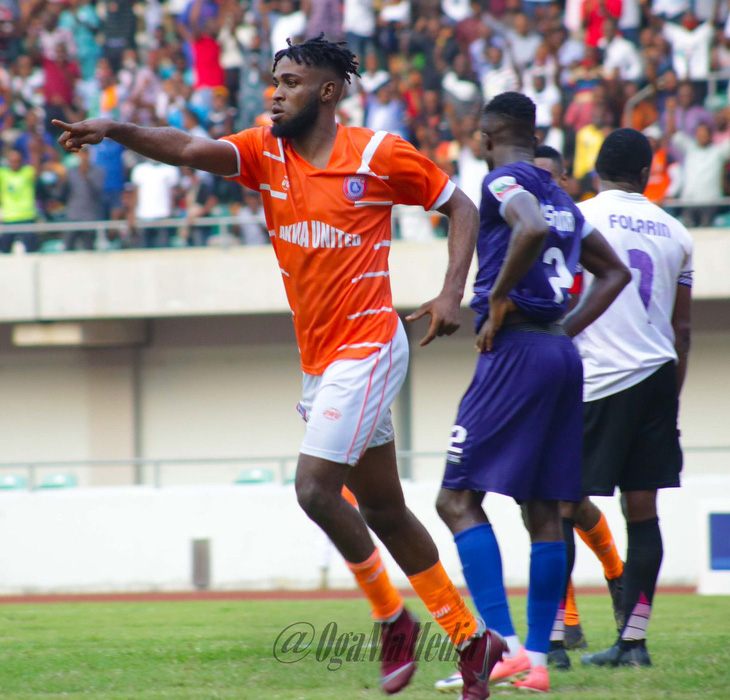 Atshimene Charles ăn mừng bàn thắng ở đội bóng cũ - Ảnh: OGANLA MEDIA