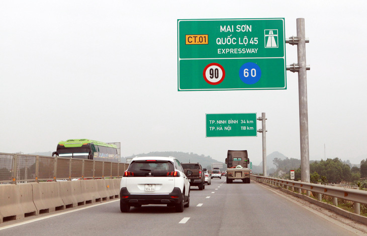 Cao tốc Mai Sơn - quốc lộ 45 thuộc cao tốc Bắc - Nam phía Đông được phân kỳ đầu tư với quy mô 4 làn, không có dải dừng xe khẩn cấp liên tục - Ảnh: NHẬT QUANG