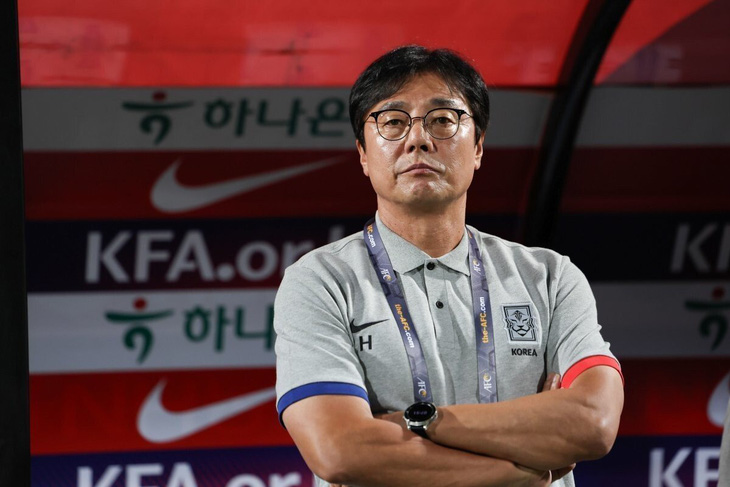 Người hâm mộ Hàn Quốc phản đối ông Hwang Sun Hong làm HLV tạm quyền của đội tuyển - Ảnh: KFA