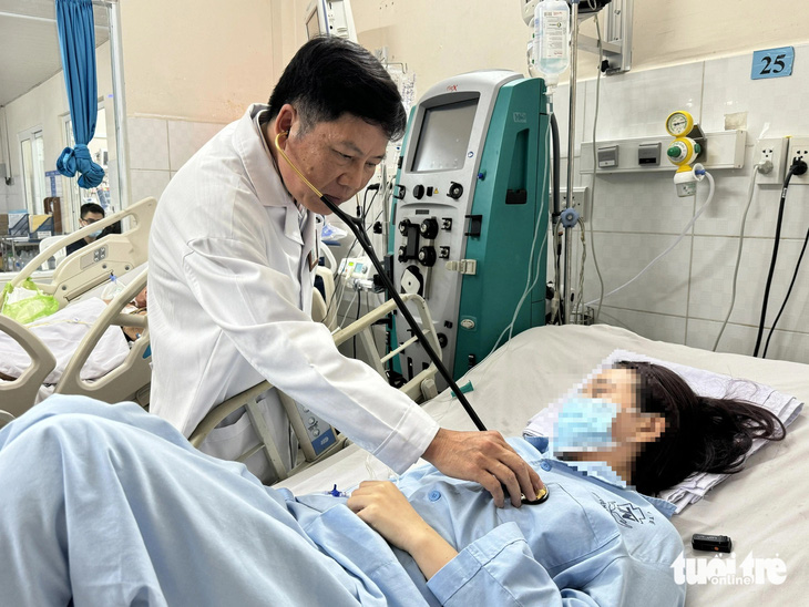 Nữ bệnh nhân hồi phục sau khi bị suy hô hấp nặng do dùng "nước vui" - Ảnh: THU HIẾN