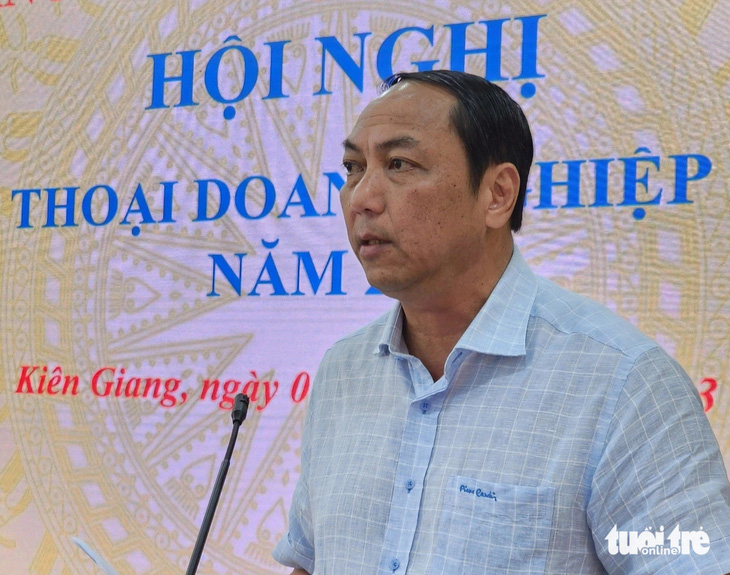 Ông Lâm Minh Thành - chủ tịch UBND tỉnh Kiên Giang - mới đây đã ký thư kêu gọi toàn dân phòng chống lừa đảo công nghệ cao - Ảnh: BỬU ĐẤU