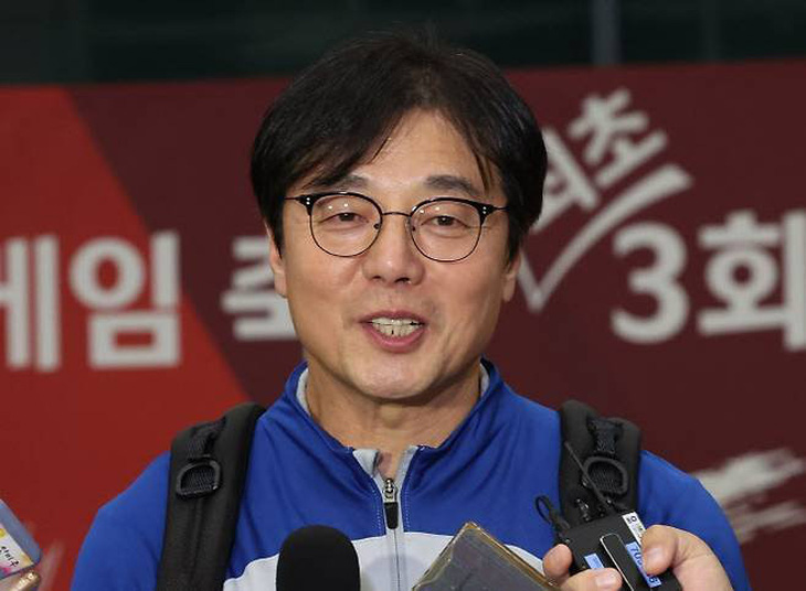 HLV Hwang Sun Hong tin tưởng tuyển Hàn Quốc sẽ đạt kết quả tốt - Ảnh: YONHAP NEWS