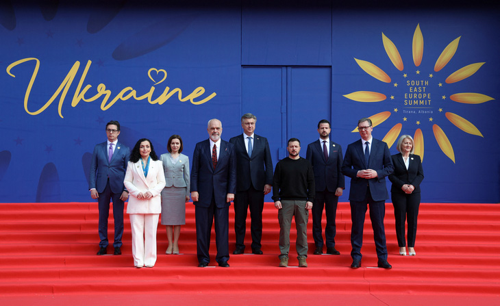 Lãnh đạo các nước tham dự hội nghị thượng đỉnh Đông Nam Âu tại Tirana, Albania ngày 28-2 - Ảnh: REUTERS