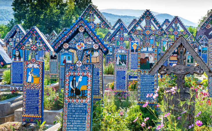 Nghĩa trang có hàng trăm cây thánh giá - Ảnh: GOODNET