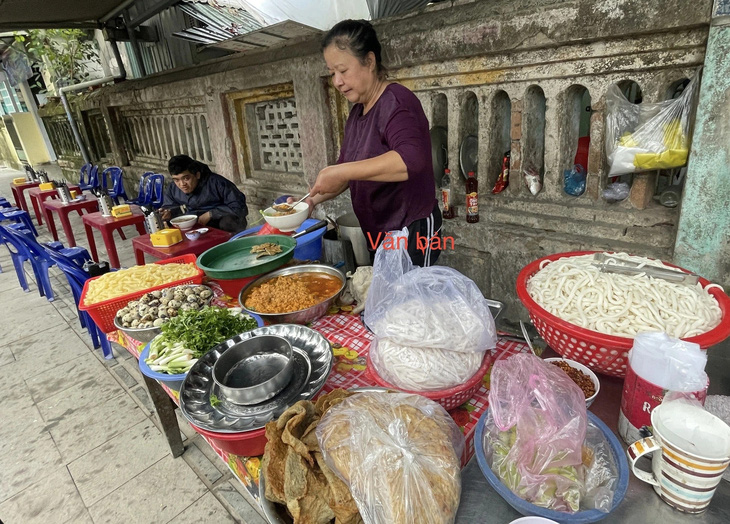 Một quán bánh canh trên phố Hàn Thuyên, TP Huế