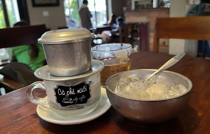 Cà phê muối tại một quán trên đường Đặng Thái Thân, TP Huế