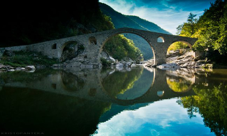 Devil's Bridge ở Ardino, Bulgaria - Ảnh: Atlas Obscure